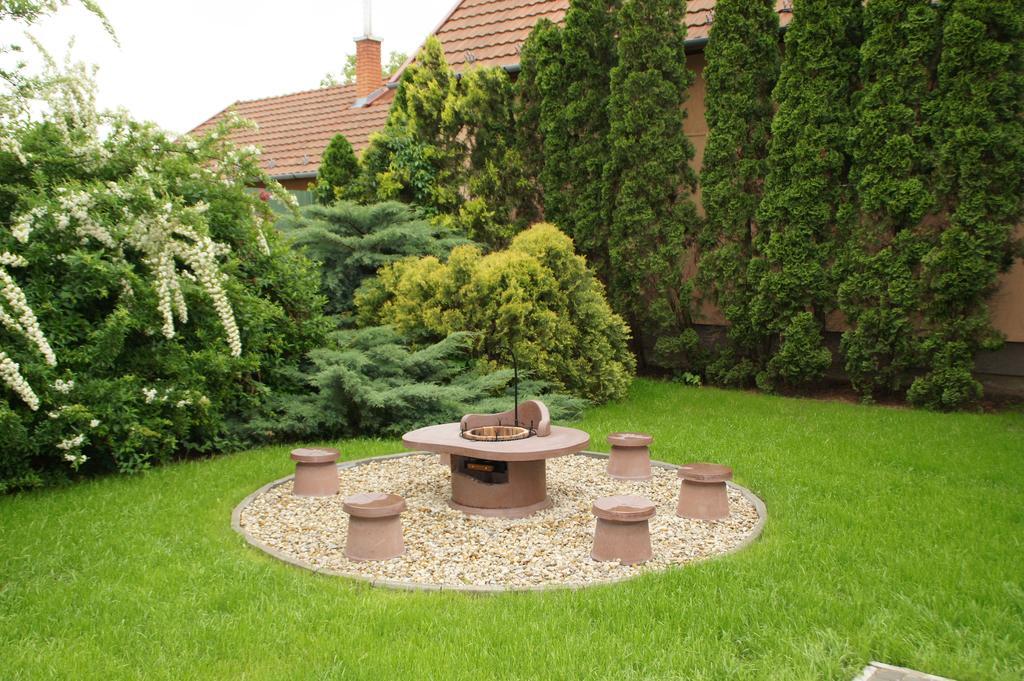 Fonix Apartman Gyula Exterior photo