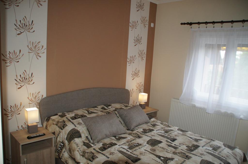 Fonix Apartman Gyula Exterior photo