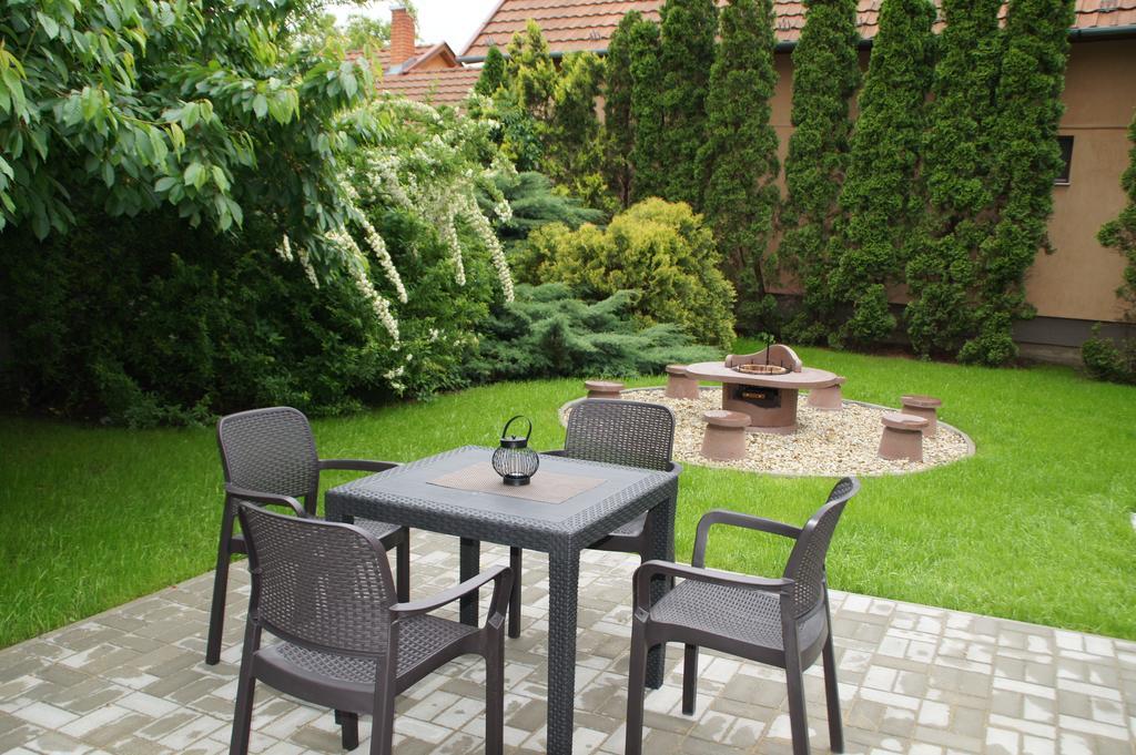Fonix Apartman Gyula Exterior photo