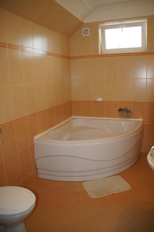 Fonix Apartman Gyula Exterior photo