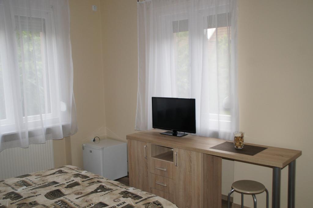 Fonix Apartman Gyula Exterior photo
